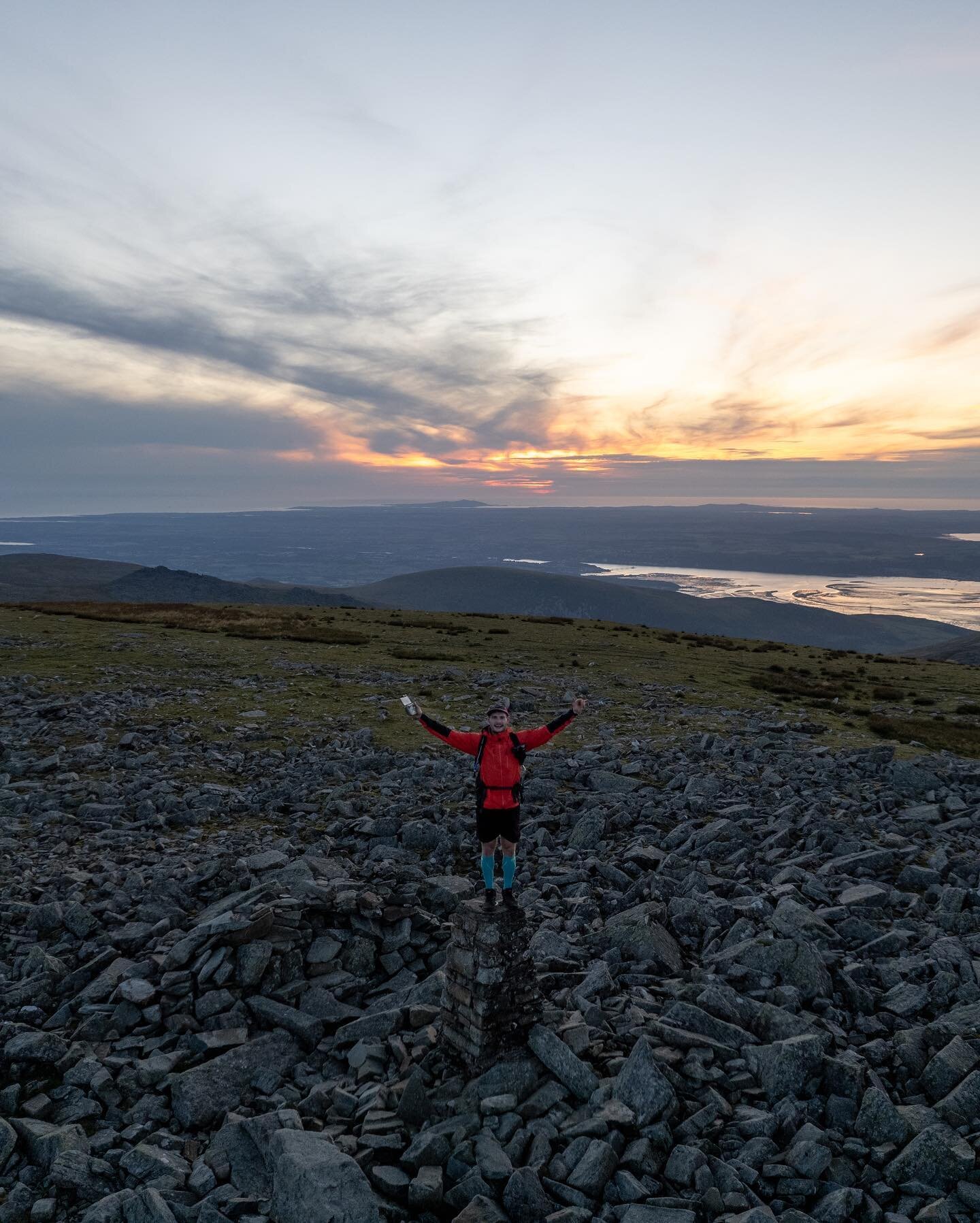 The Welsh 3,000s

Possibly the most challenging and iconic day hike in Wales which involves summing all 15 peaks above 3,000ft in under 24 hours.

Including the hike in and out, the route was over 50km with 3,700m of elevation gain.

On my second att